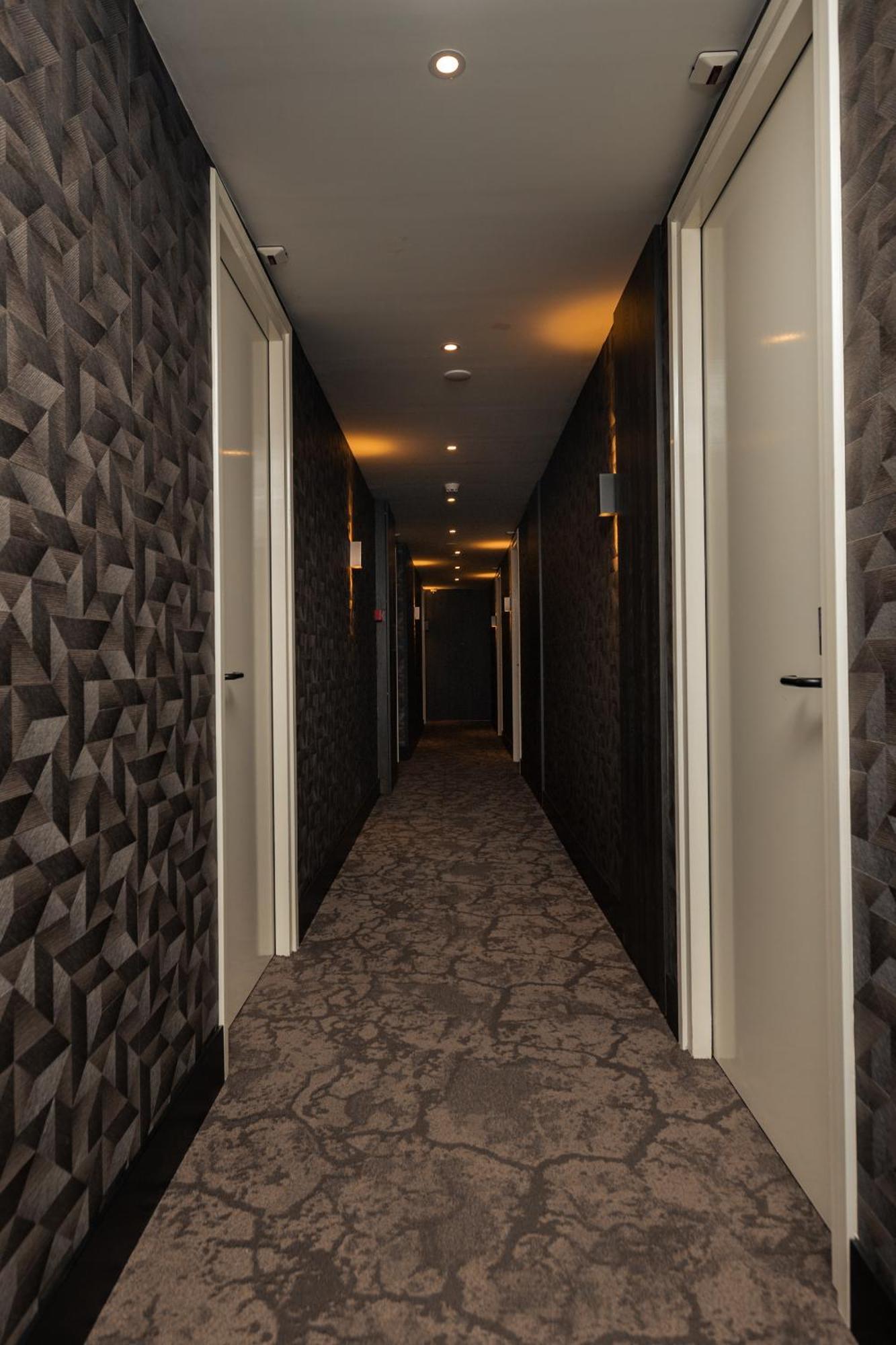 Twenty-three Amsterdam Airport 4*