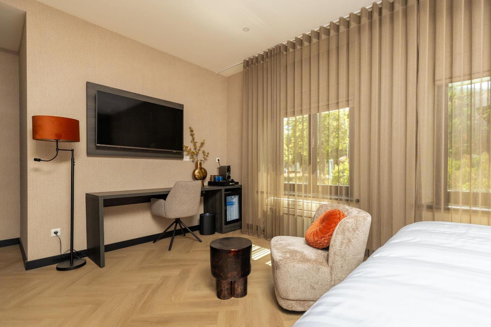 Twenty-three Amsterdam Airport 4*