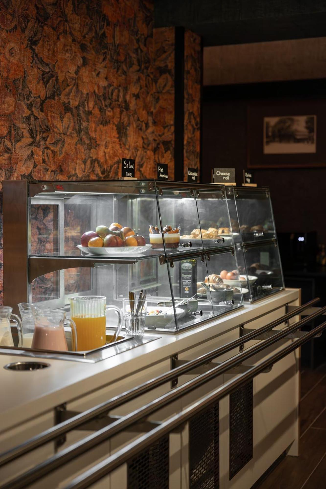 Twenty-three Amsterdam Airport 4*