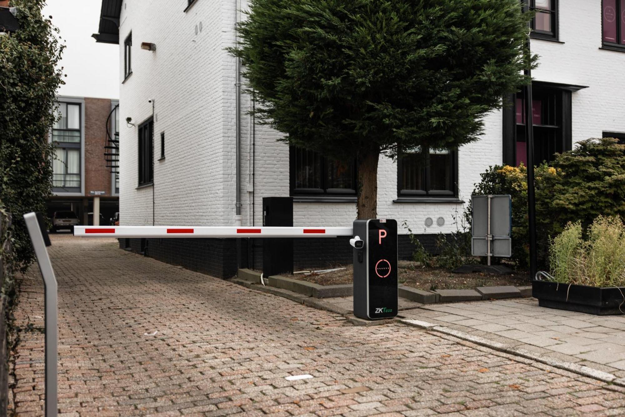 Twenty-three Amsterdam Airport 4*